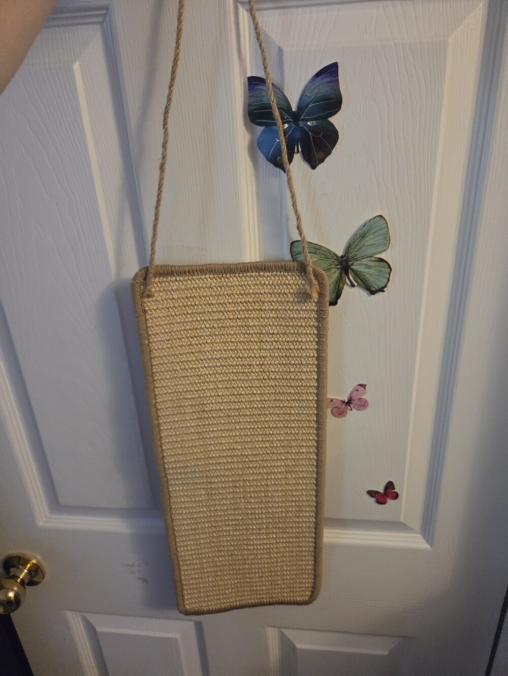 Hanging cat scratching mat, my cat wasn't interested